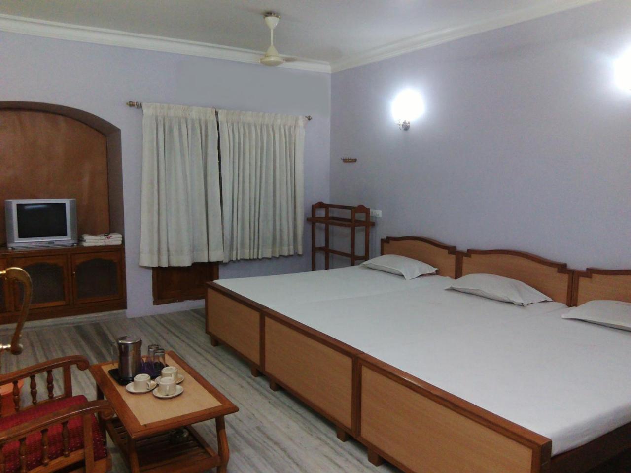 Hotel Sivamurugan Канякумари Екстериор снимка